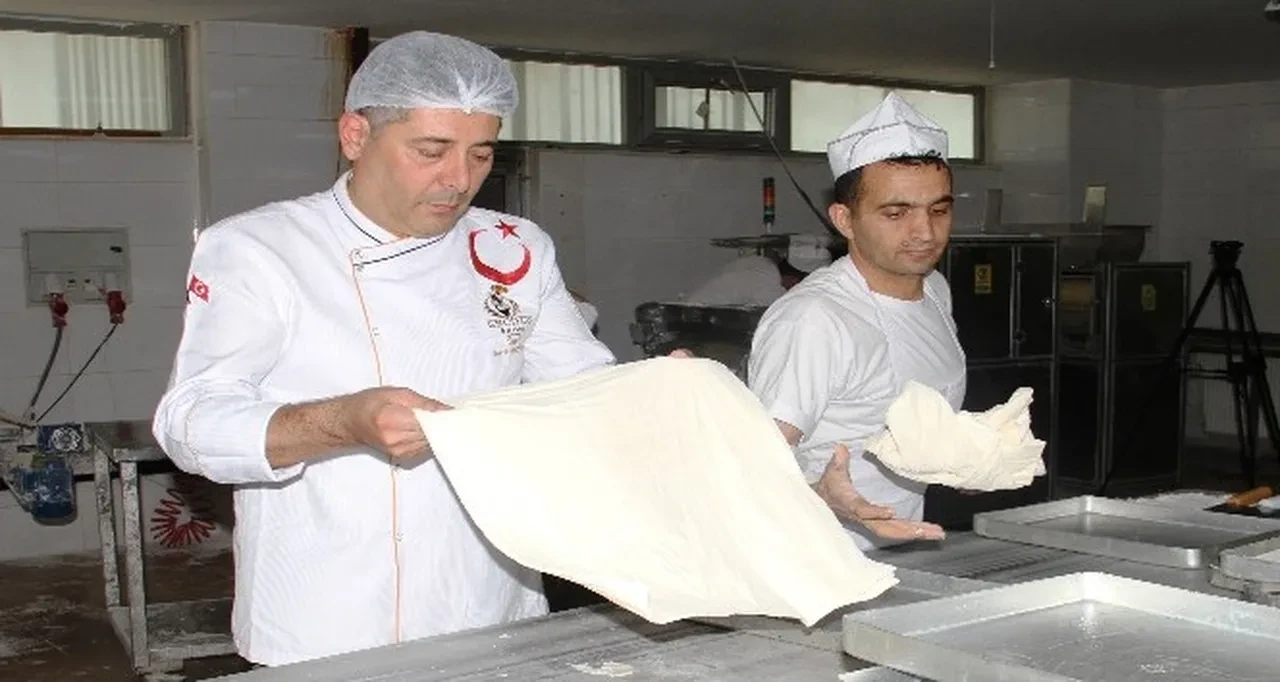 Gaziantepli ustadan ev baklavası tarihi!  Çıtır çıtır ses getiren 44 yıllık sırrı açıkladı