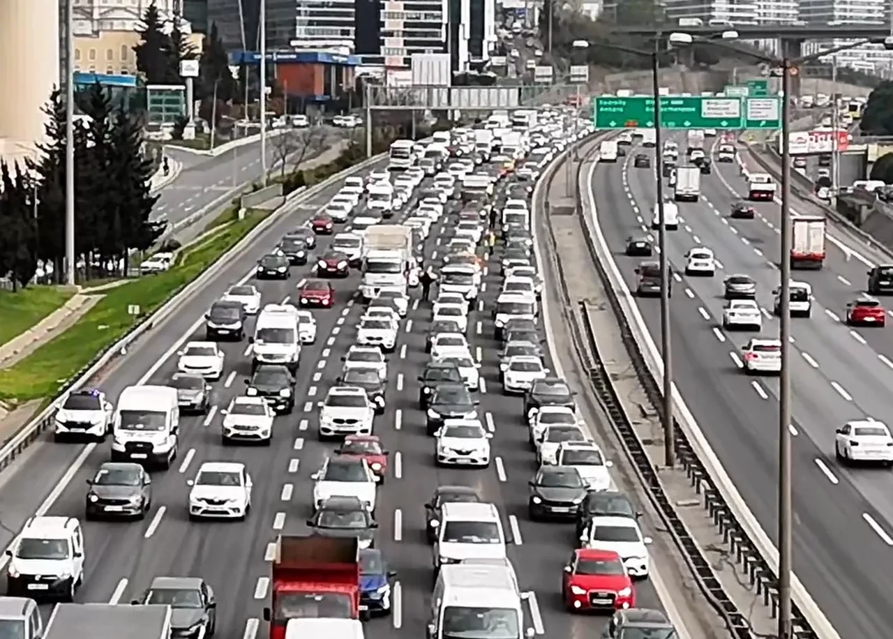 İstanbul'da bayram trafik yoğunluğu: Megakent kitlendi!