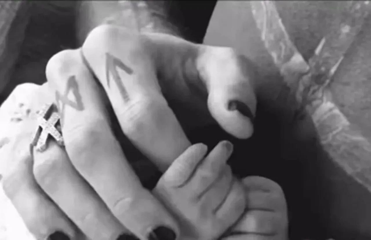 Megan Fox dördüncü kez anne oldu! İlk kez bebeğini paylaştı