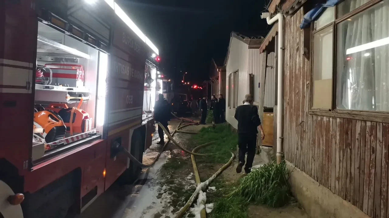 Mudanya’da korku dolu gece: 18 ev kül oldu