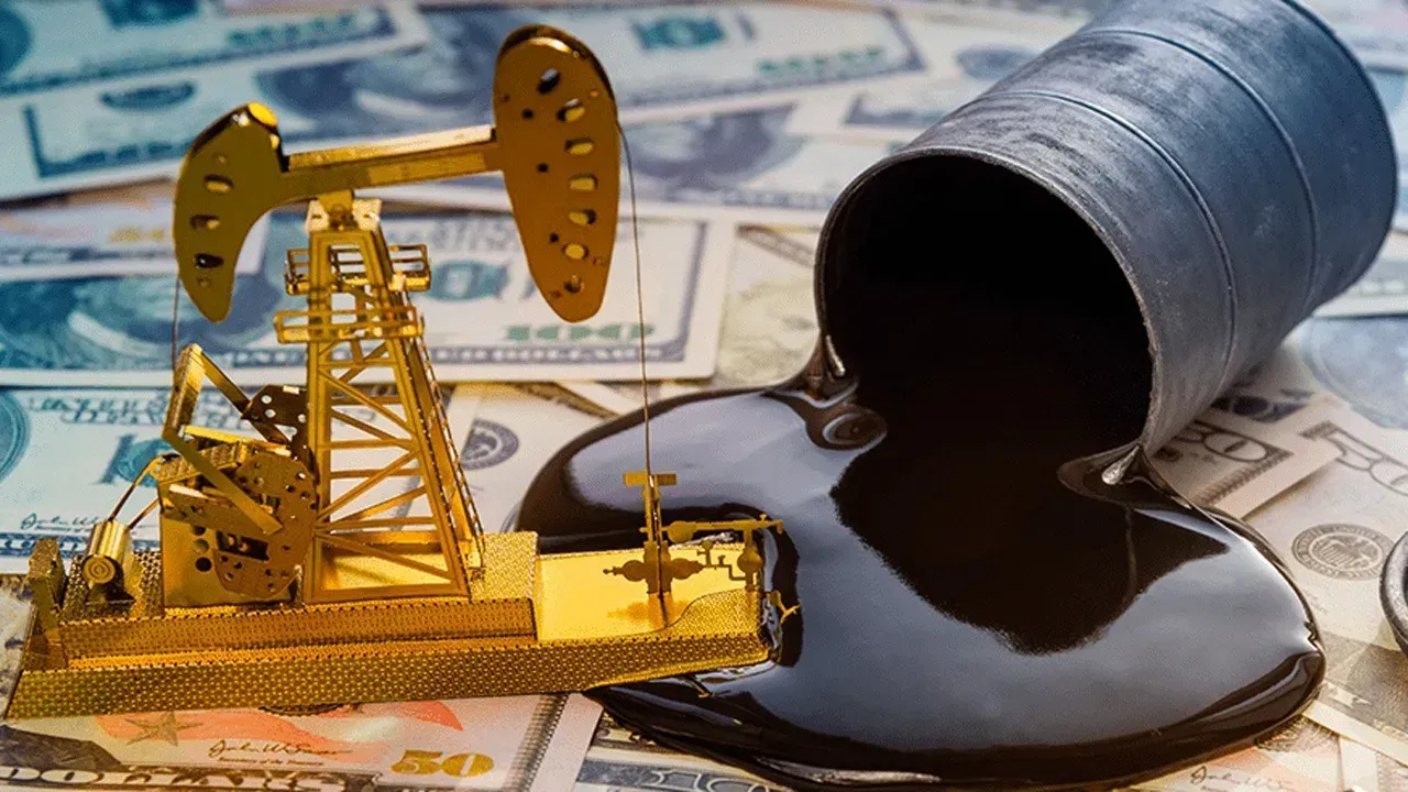 Petrol fiyatları zirvede tutunuyor: Yeni yaptırımlar piyasaları gerdi