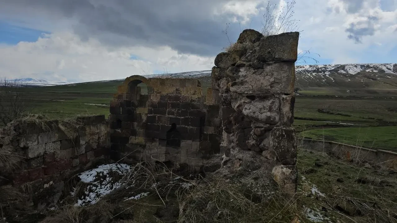 557 yıllık tarih yok oluyor: Hazır Baba Mescidi kaderine terk edildi