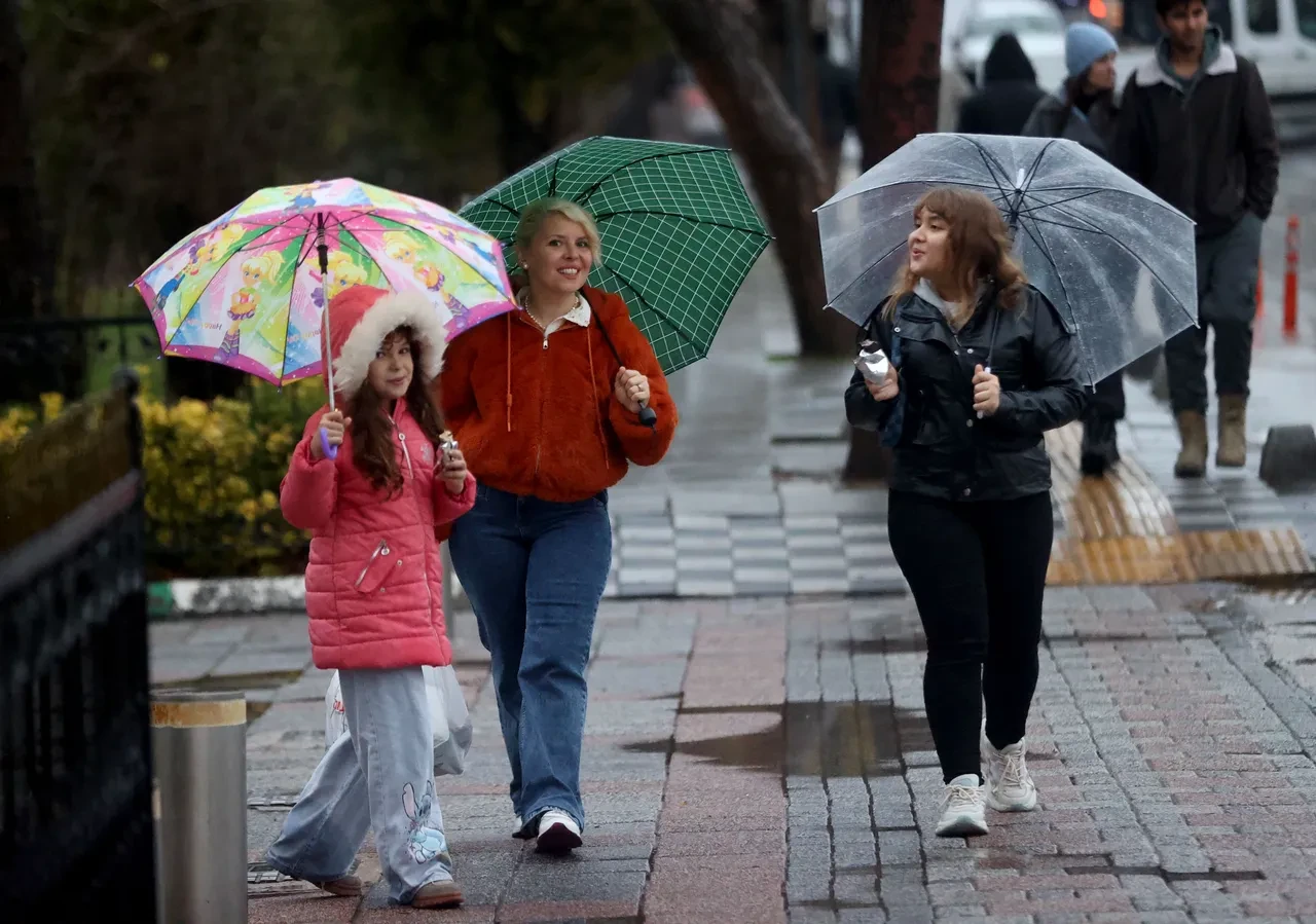 Bayram havası yağmurla geliyor: Sağanak ve çöl tozu fırtınası kapıda! İşte 29 Mart hava durumu