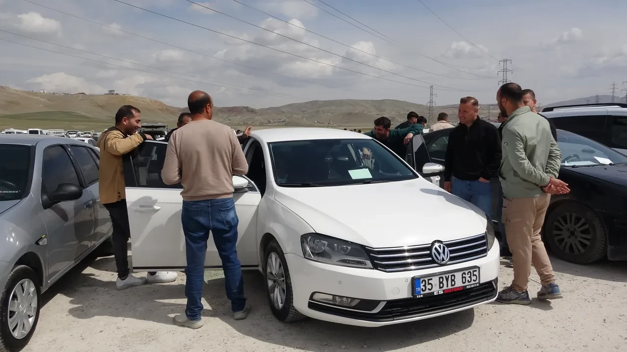 Bayram öncesi oto pazarda yoğunluk! Uzmanlar yeni araç alındığında oluşacak masrafı açıkladı