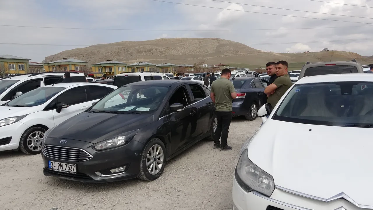 Bayram öncesi oto pazarda yoğunluk! Uzmanlar yeni araç alındığında oluşacak masrafı açıkladı