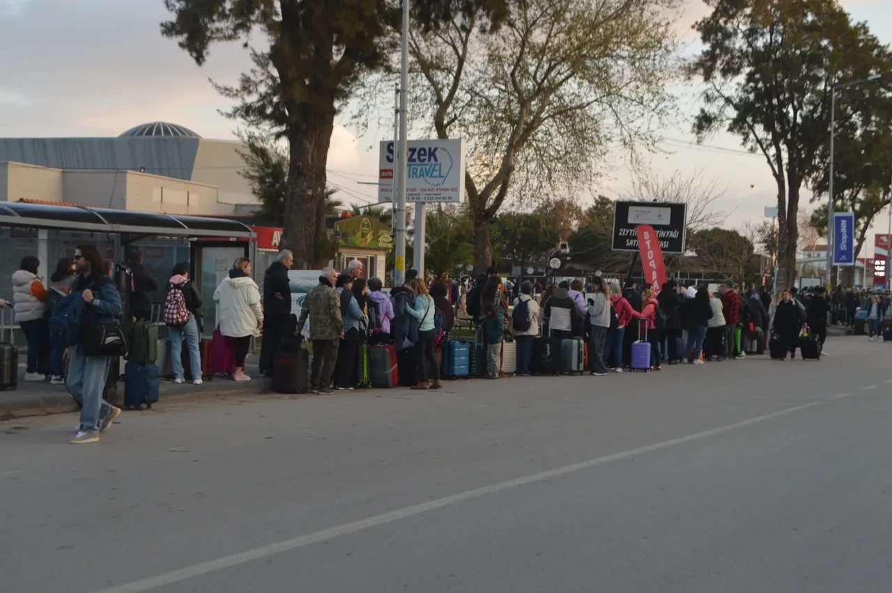 Bayram tatilinde Yunanistan'a akın! Uzun kuyruklar oluştu