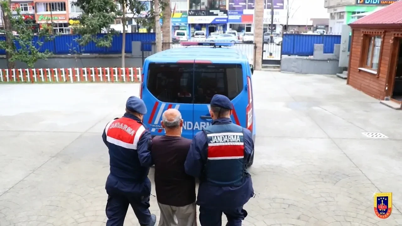 Film değil gerçek! Çamaşır makinesinin altından gizli tünel çıktı, şüpheli yakalandı