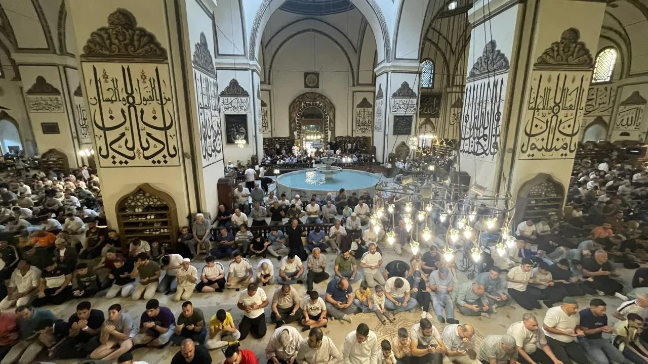 Camiler dolup taşacak! İşte il il bayram namazı saatleri!