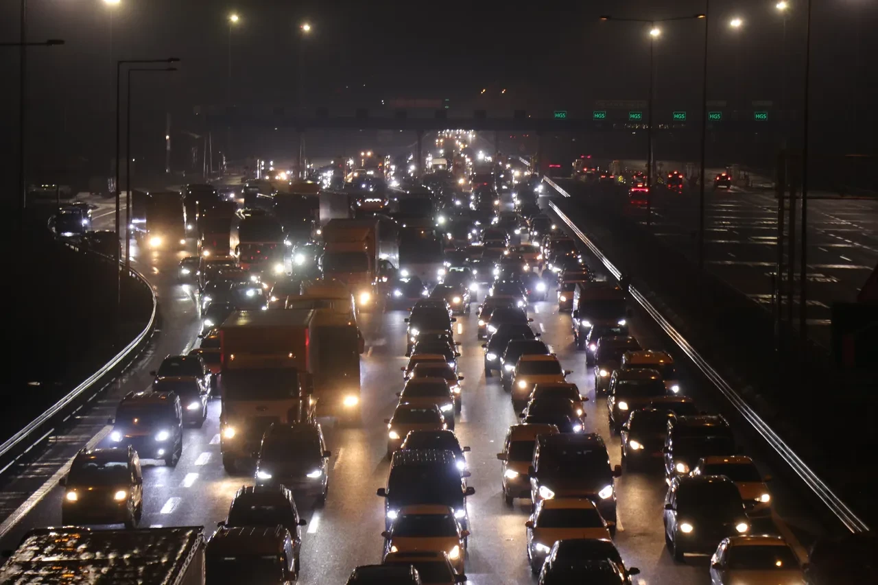 İstanbul’dan bayram kaçışı başladı: Otoyollarda uzun kuyruklar oluştu