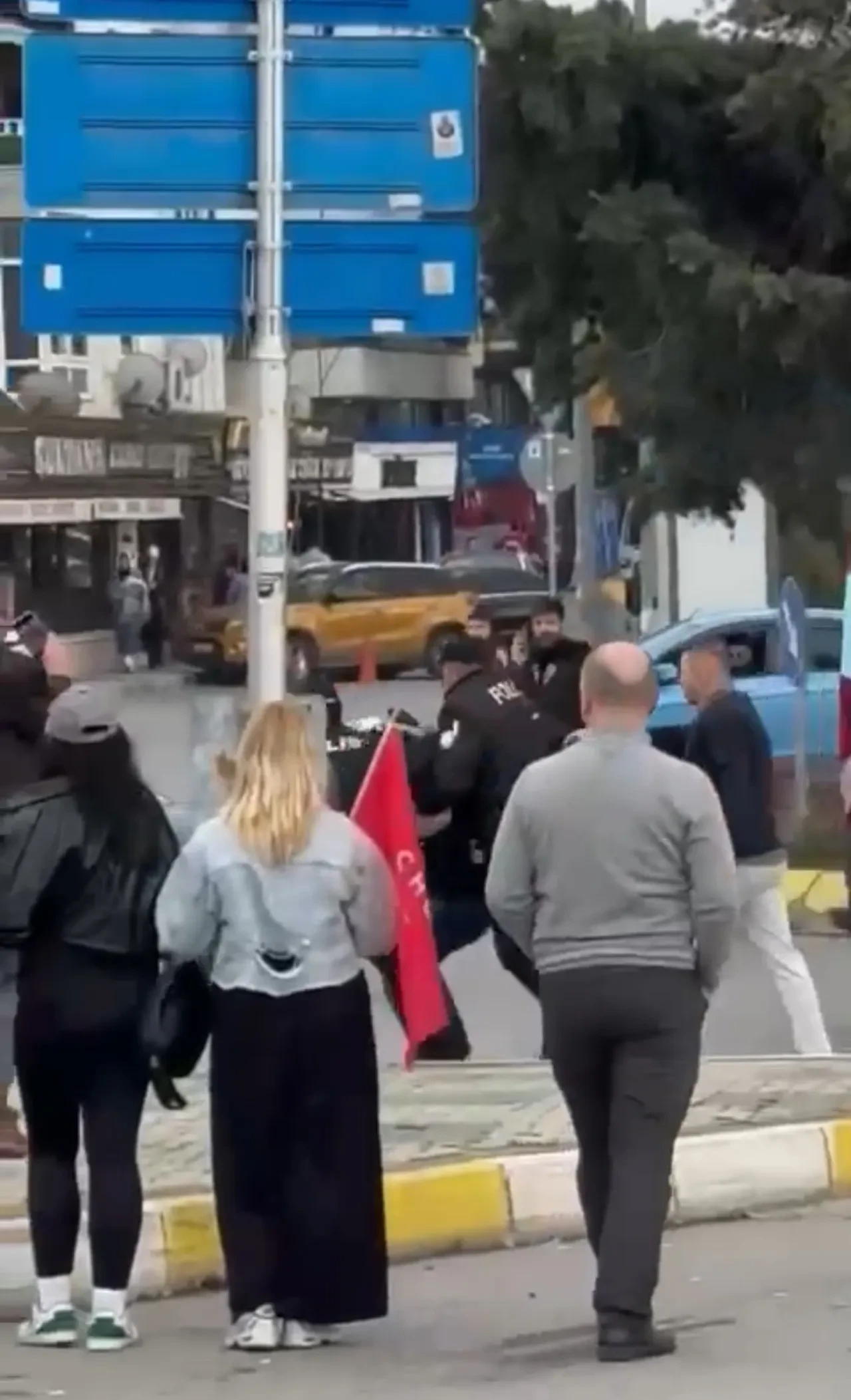 Maltepe EspressoLab’da sözlü taciz, sandalyeli saldırı: 4 kişi gözaltında