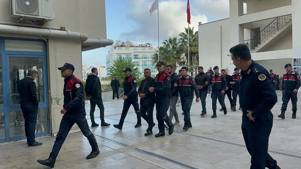 Marmaris'te suç örgütüne baskın: 8 tutuklama