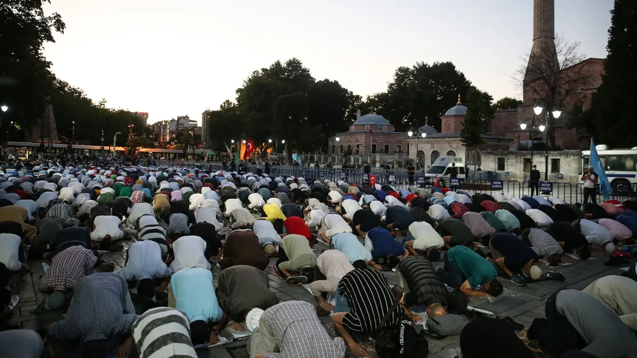 Mersin bayram namazı saat kaçta kılınacağı belli oldu! Silifke, Tarsus, Erdemli bayram namazı saatleri açıklandı