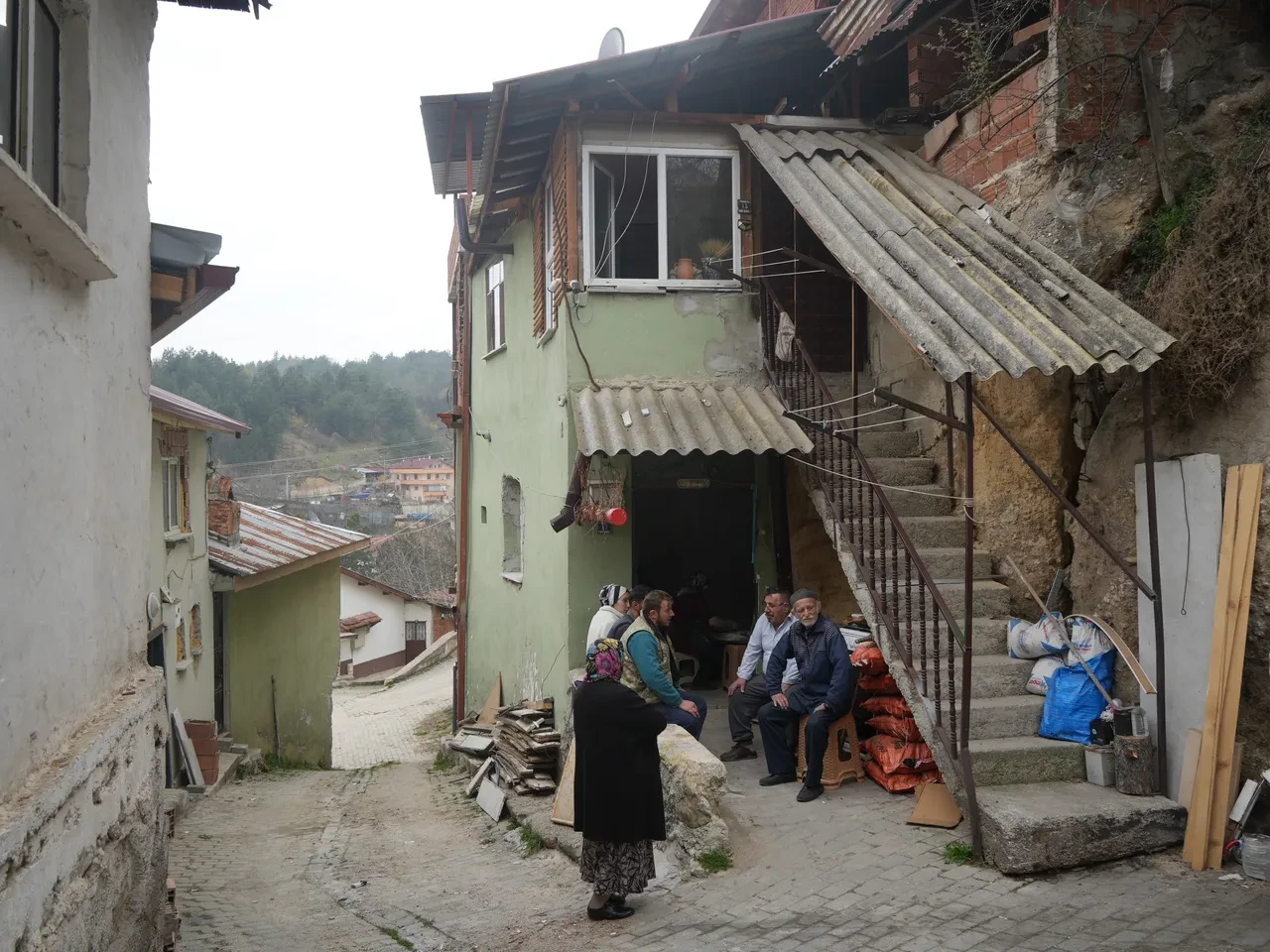 Yıllardır doğalgaz mücadelesi veren vatandaşlardan isyan: Haritada mı yokuz? Ay Lav Yu filmine döndük