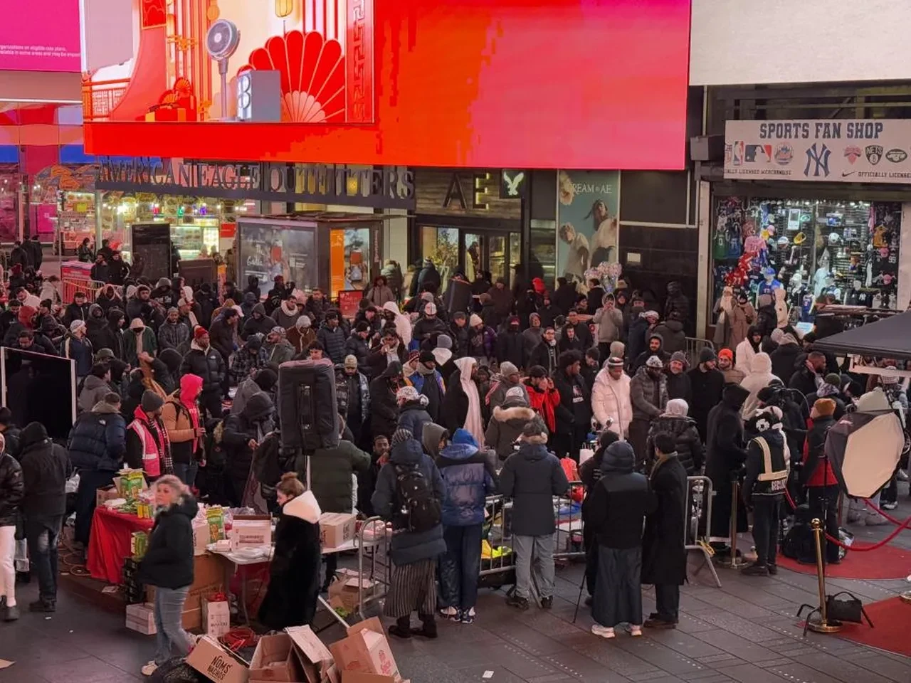 ABD'nin kalbinde dev cemaatle teravih namazı! Filistin'i unutmadılar