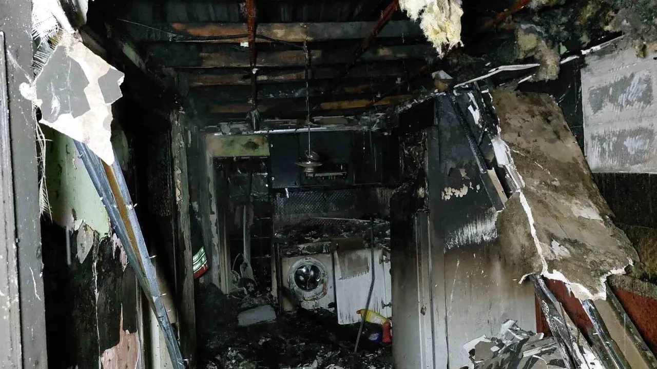 Ailesi iftara giden alkollü şahıs evini yaktı