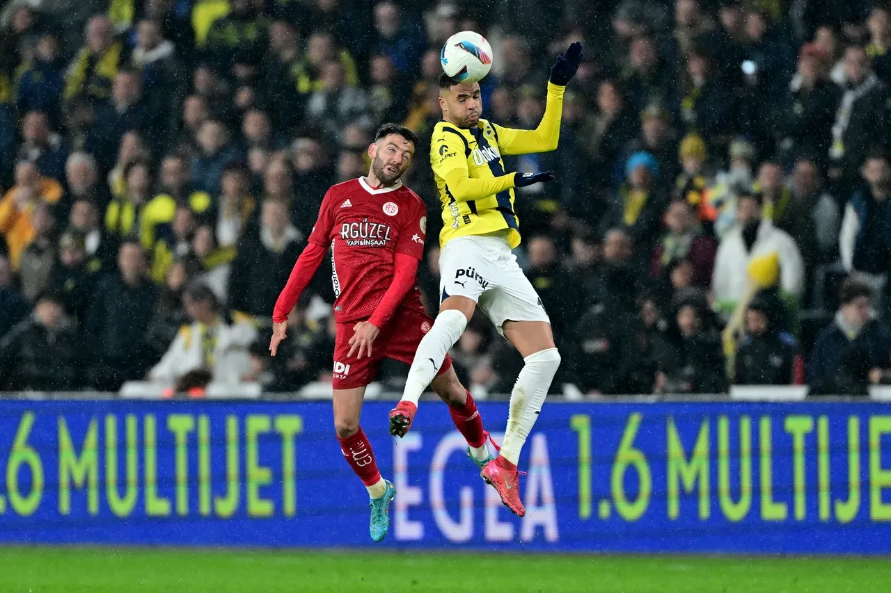 Alex de Souza'dan sonra Fenerbahçe'de bir ilk! En-Nesyri attığı golle tarihe geçti