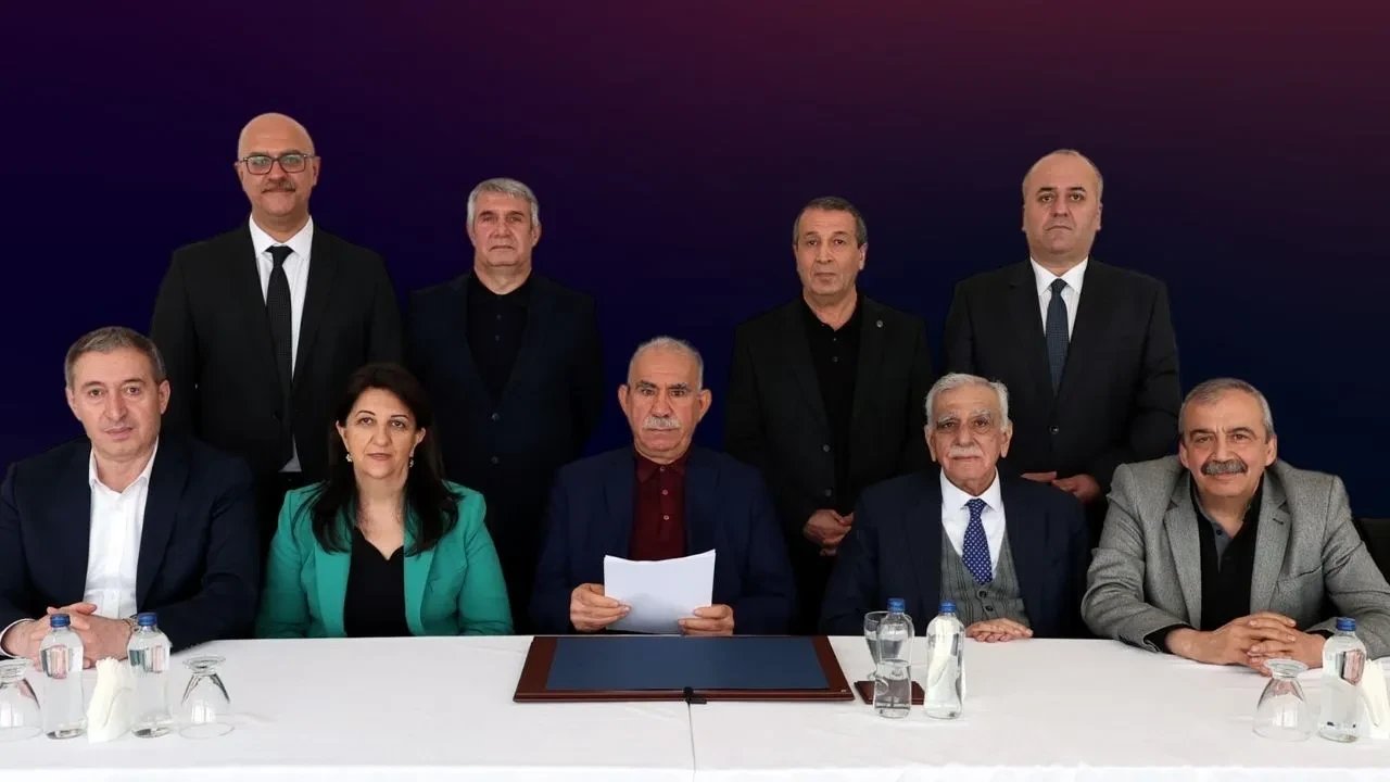 Cumhurbaşkanı Başdanışmanı Mehmet Uçum silah bırakma tartışmasına nokta koydu! 'Sadece PKK değil!'