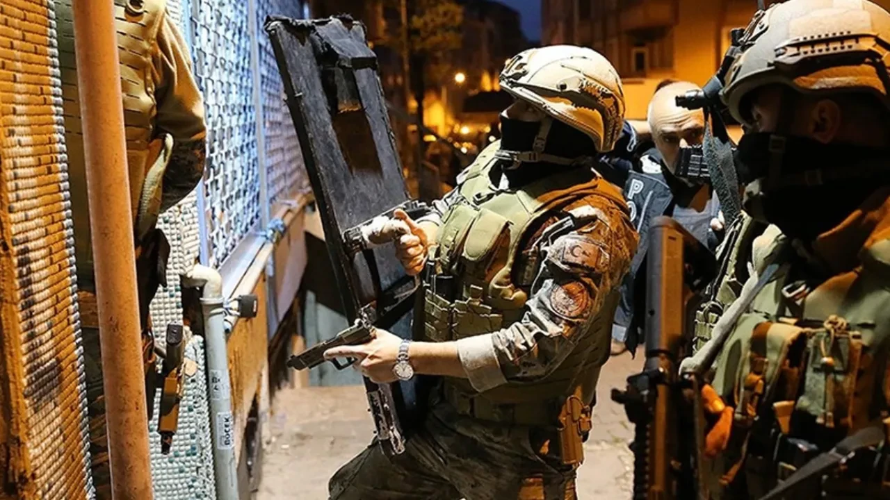 Diyarbakır'da narko-terör operasyonu! Kilolarca uyuşturucu ele geçirildi