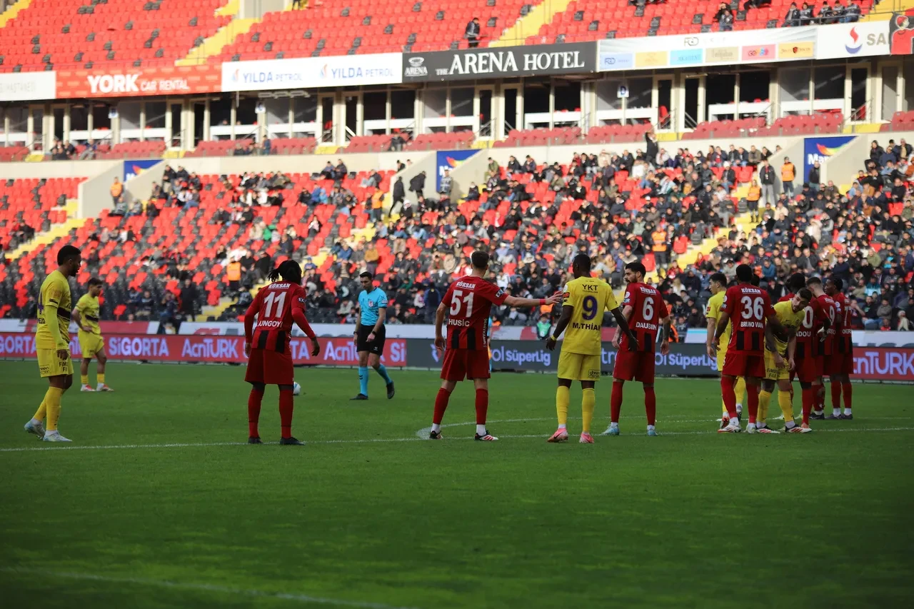 Eyüpspor deplasmanda kayıp! Gaziantep FK 3-1 mağlup etti