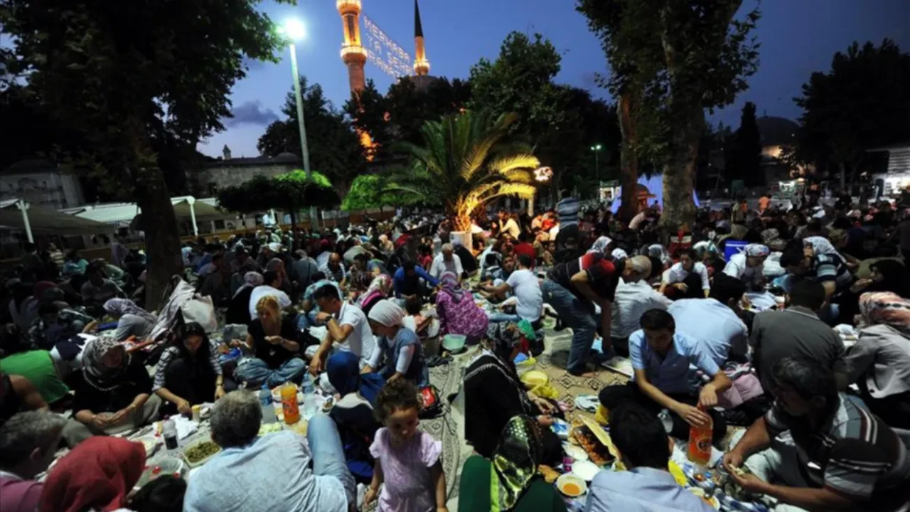 İstanbul iftar çadır yerleri nerede? 2025 belediye iftar çadır yerleri