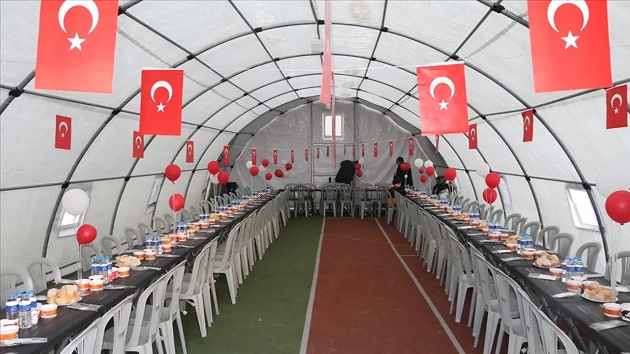 İstanbul iftar çadır yerleri nerede? 2025 belediye iftar çadır yerleri