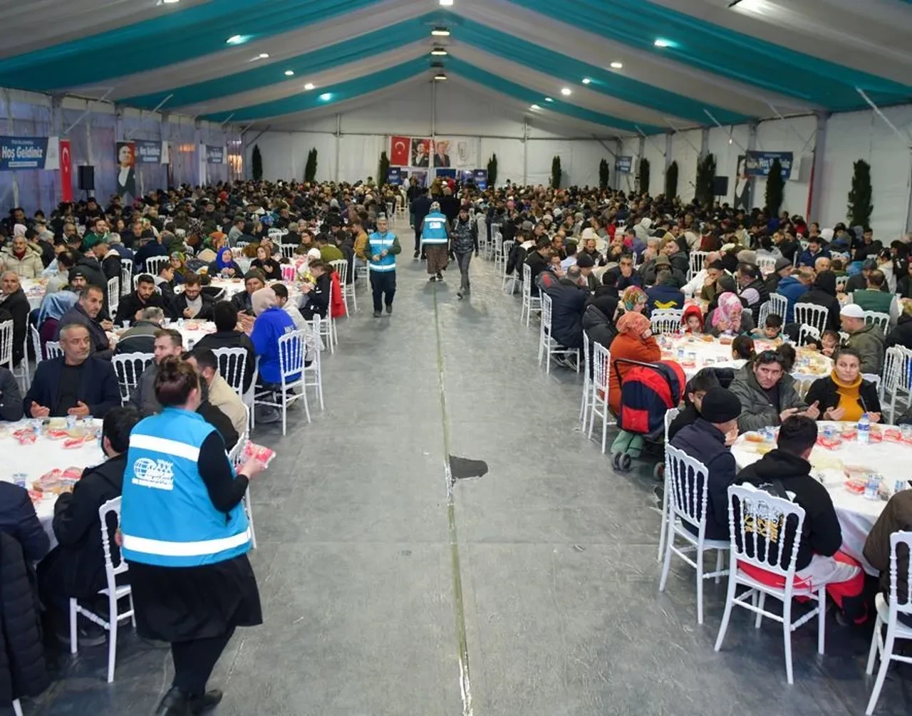İstanbul iftar çadır yerleri nerede? 2025 belediye iftar çadır yerleri