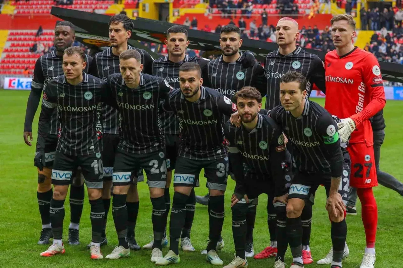 Konyaspor Trabzonspor nereden izlenir? Maçın başlamasına saatler kaldı