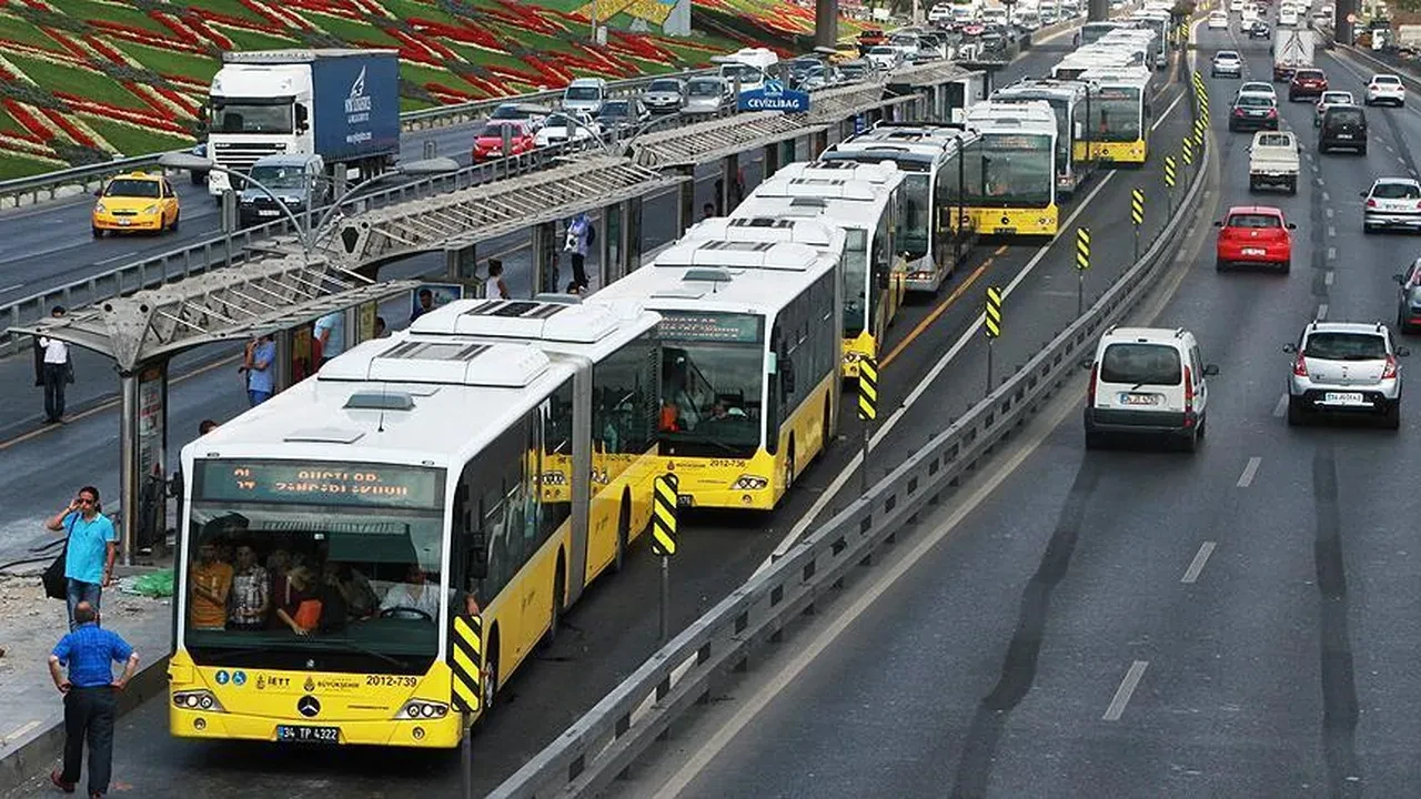 Bugün toplu taşıma ücretsiz mi? İETT ücretsiz olan hatları duyurdu