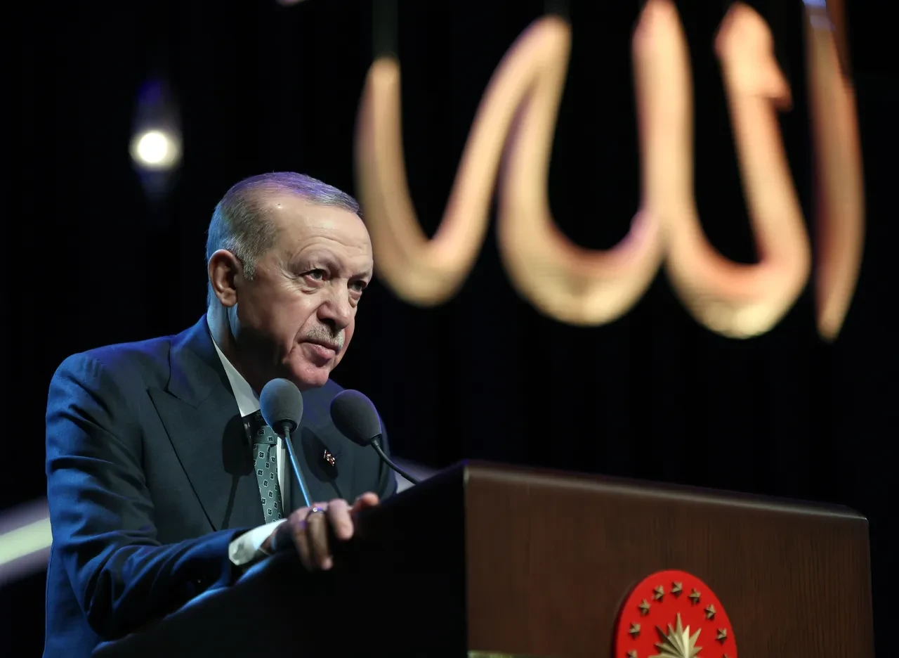 Cumhurbaşkanı Erdoğan'dan bayram mesajı! Yolsuzluk operasyonu vurgusu: İstanbul halkına yapılmış en büyük ihanettir