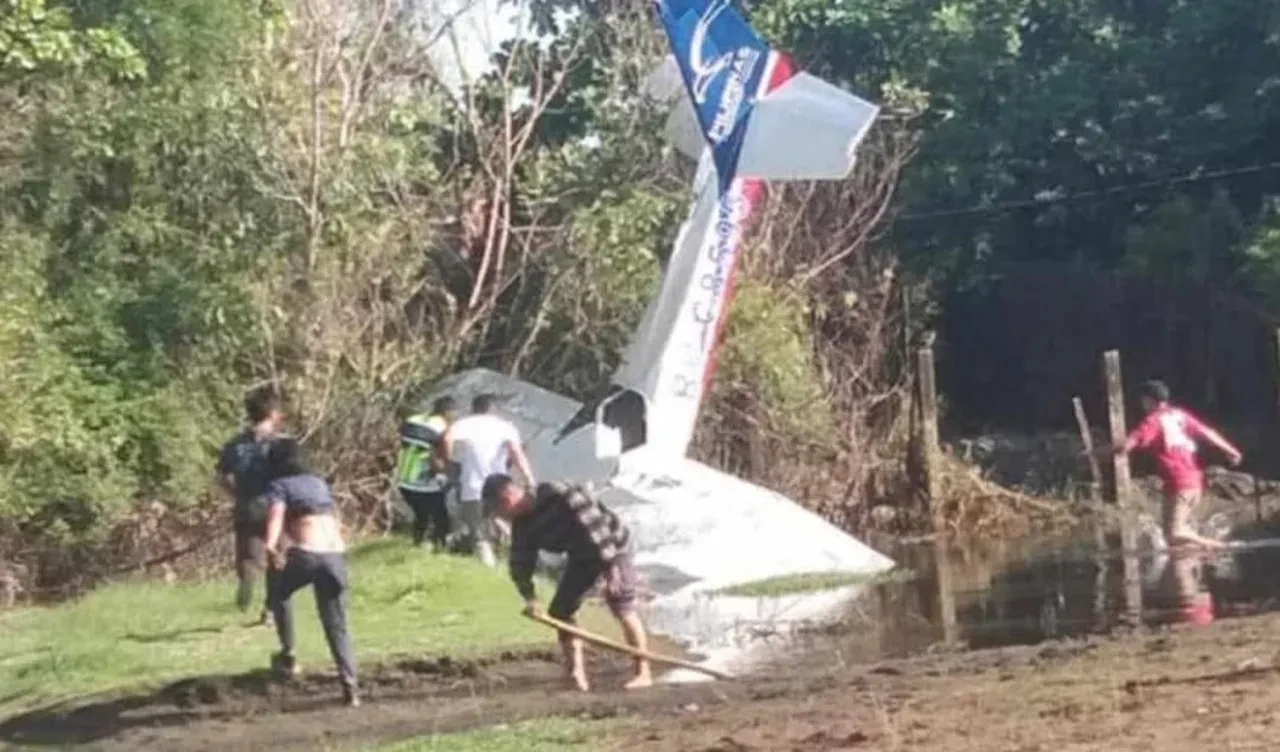 Filipinler'de eğitim uçağı düştü! 2 ölü