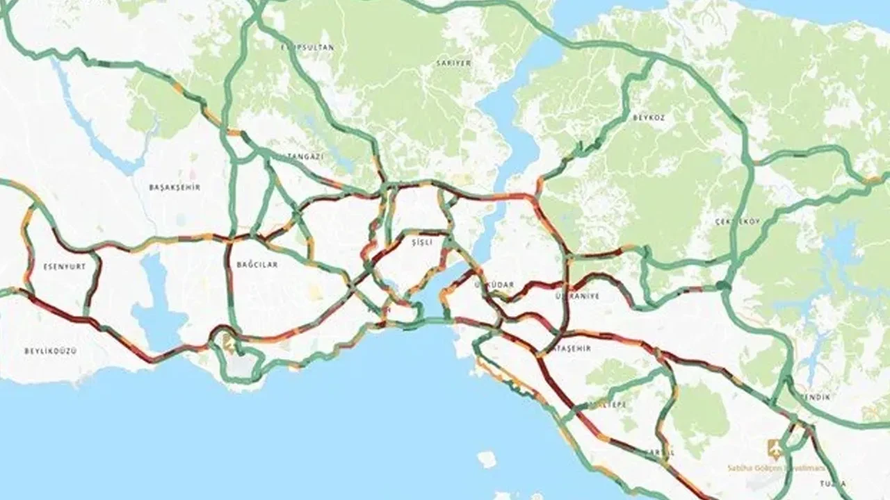 İstanbul'da bayram trafiği! Araçlar milim milim ilerledi