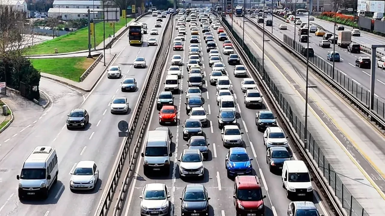 İstanbul'da Ramazan Bayramı'nda ezber bozuldu! Trafik haritası kıpkırmızı oldu