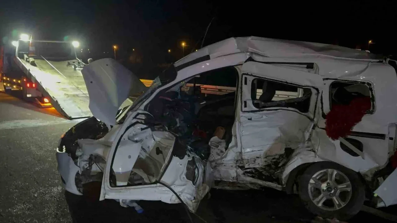 Kars’ta feci kaza! 2 araç birbirine girdi: 2 ölü, 5 yaralı