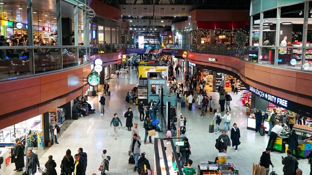 Sabiha Gökçen Havalimanı'ndan çifte rekor: 29 Mart'ta yolcu ve uçuş sayısında zirveye ulaşıldı