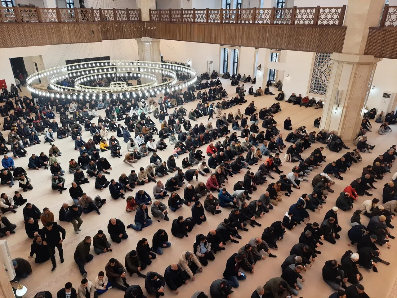 Yurdun dört bir yanında bayram namazı coşkusu! Binlerce vatandaş camilere akın etti