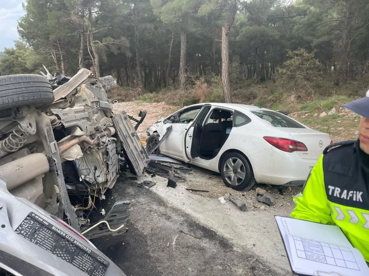 Zincirlemede kazada ortalık savaş alanına döndü! Ölü ve çok sayıda yaralı var
