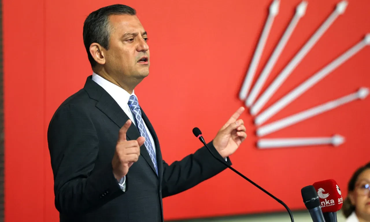 AK Parti'den Macron'un Ekrem İmamoğlu açıklamalarına tepki: Tavrı çifte standart!