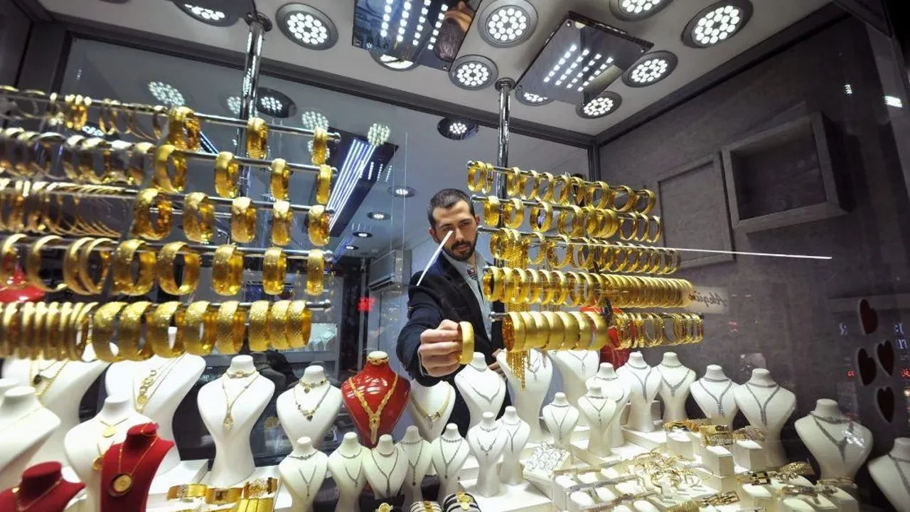 Altın resmen uçuşa geçti! Yeni rekor geldi: Kritik bir tarih var