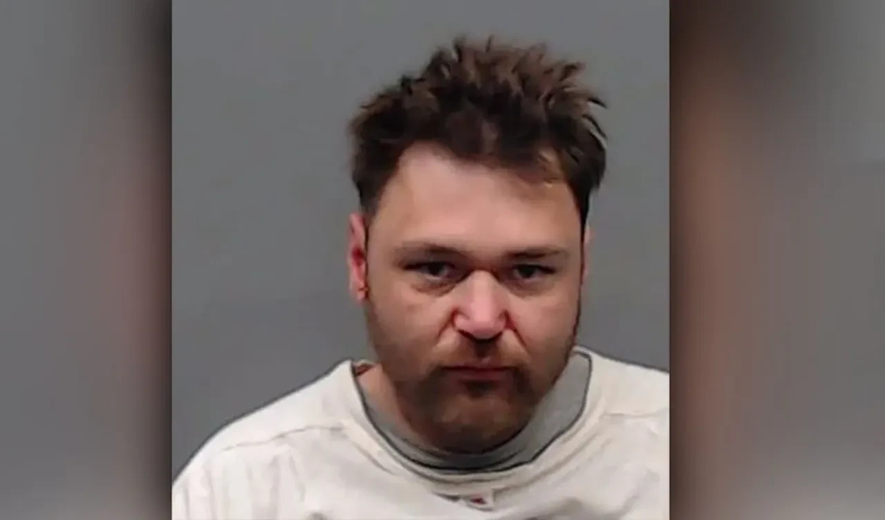 Araba çalmak için girdi, mahsur kaldığını zannedip polisi aradı! Başarıyla çaldığı tek şey vardı