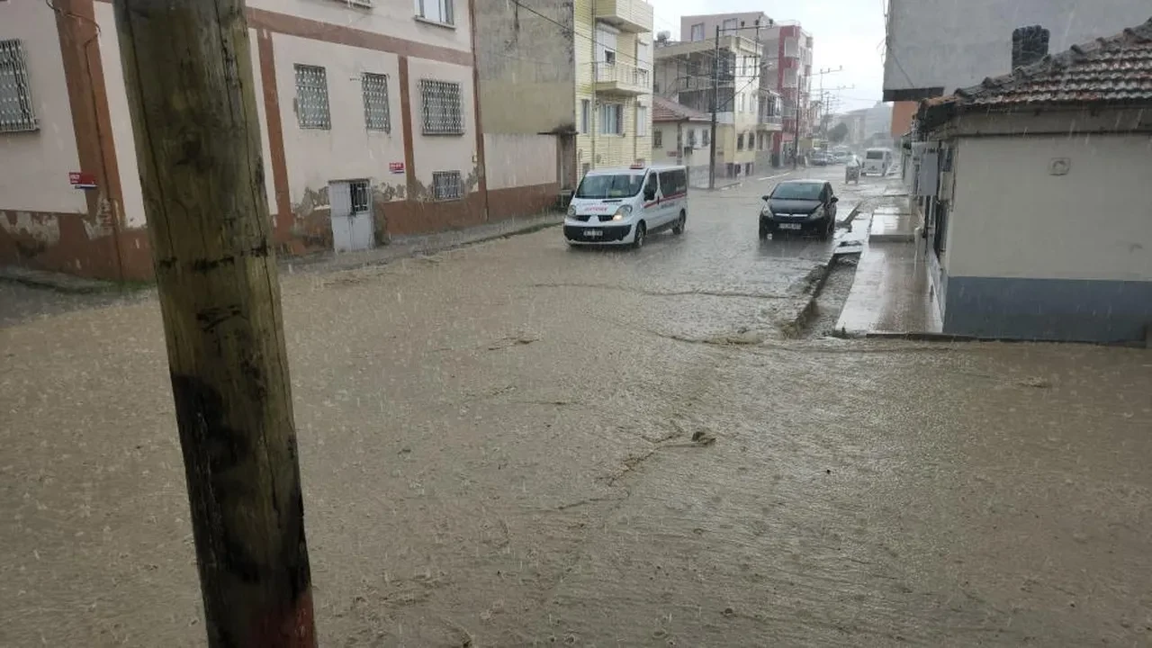 Bayramın ikinci gününde (bugün) hava nasıl olacak? Meteoroloji uyardı! 31 il için sağanak uyarısı