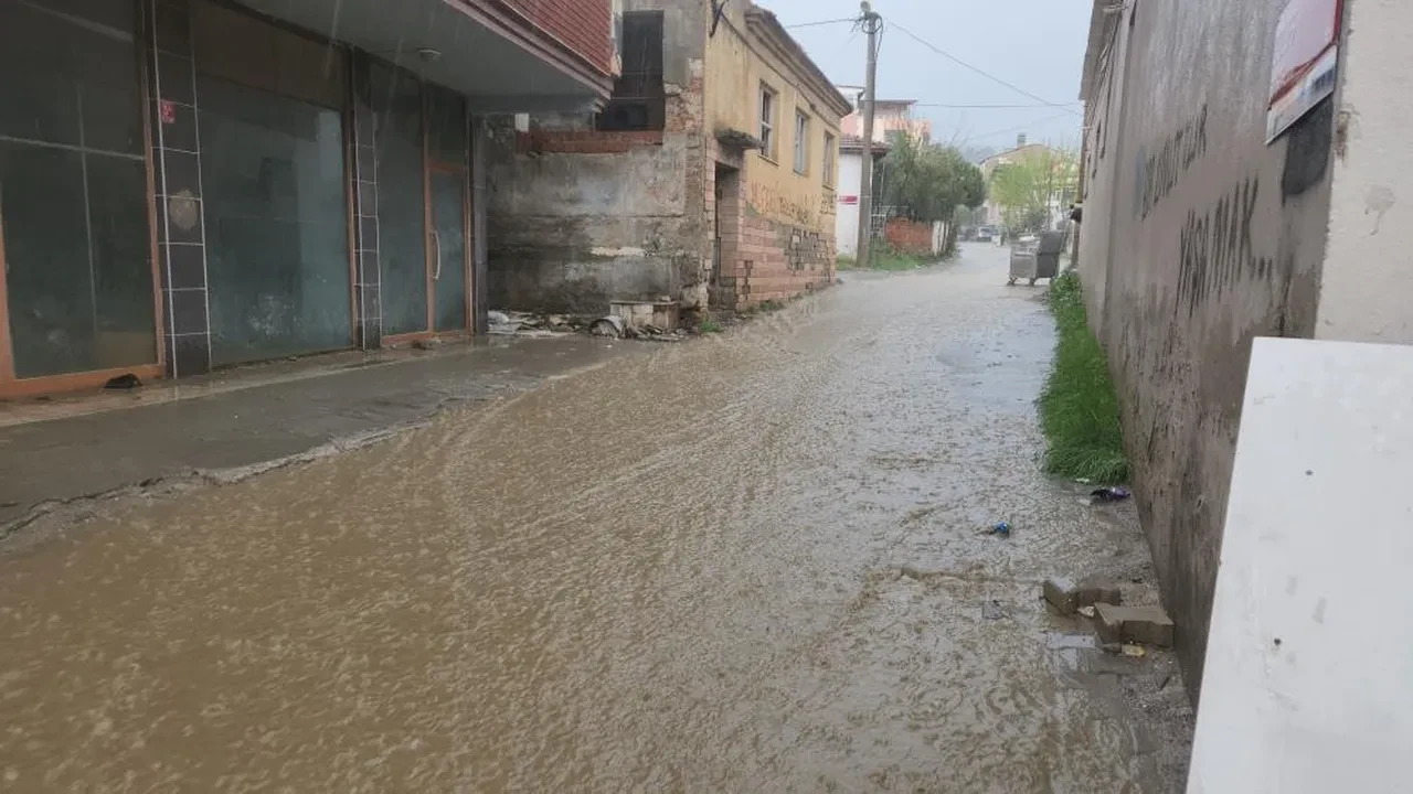 Bayramın ikinci gününde (bugün) hava nasıl olacak? Meteoroloji uyardı! 31 il için sağanak uyarısı