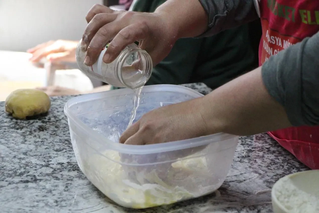 Bu baklava unutulmaya yüz tutmuştu! Suya kül eklediler, muhteşem bir lezzet çıktı