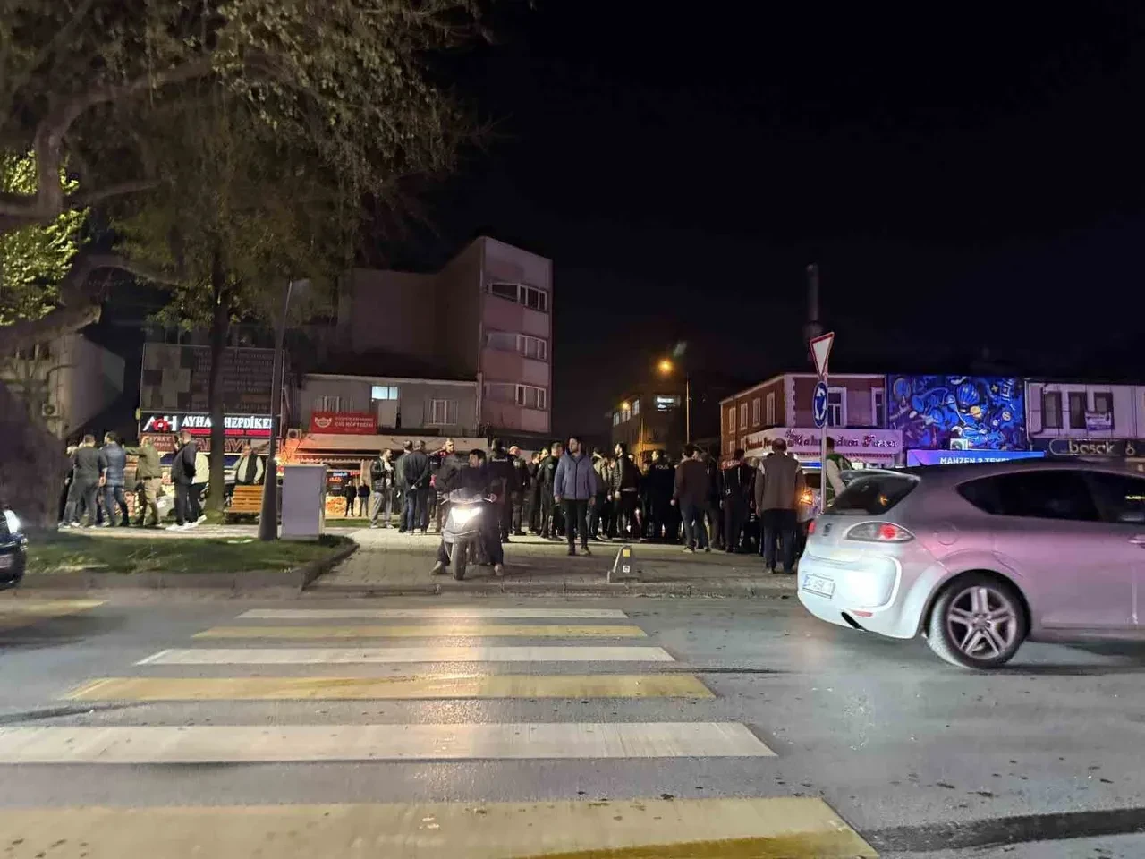 Gürültü sebebiyle kavga çıktı, ortalık savaş alanına döndü: 8 kişiye gözaltı!