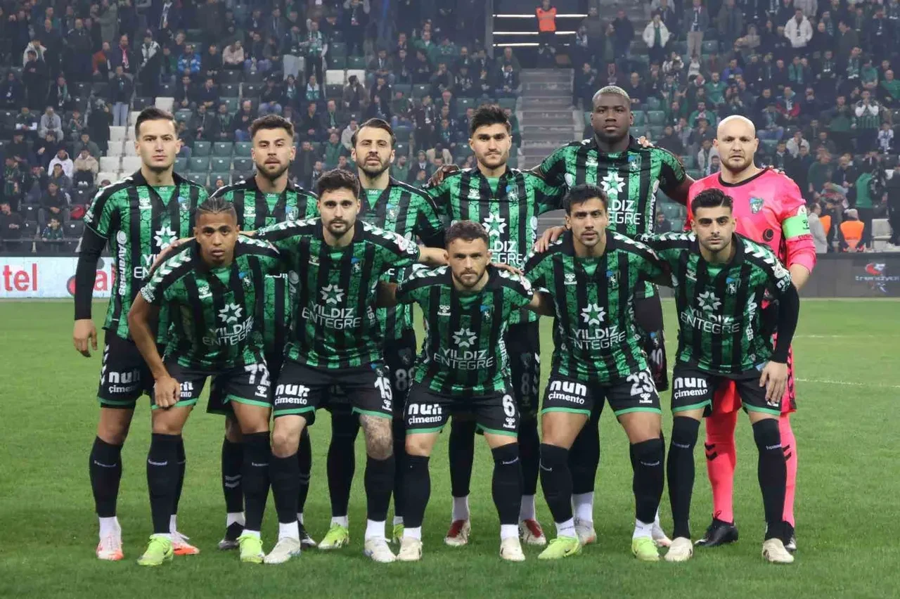 Kocaelispor Sakaryaspor maçı hangi kanalda, nereden izleneceği belli oldu! Karşılaşma canlı ve şifresiz yayınlanacak