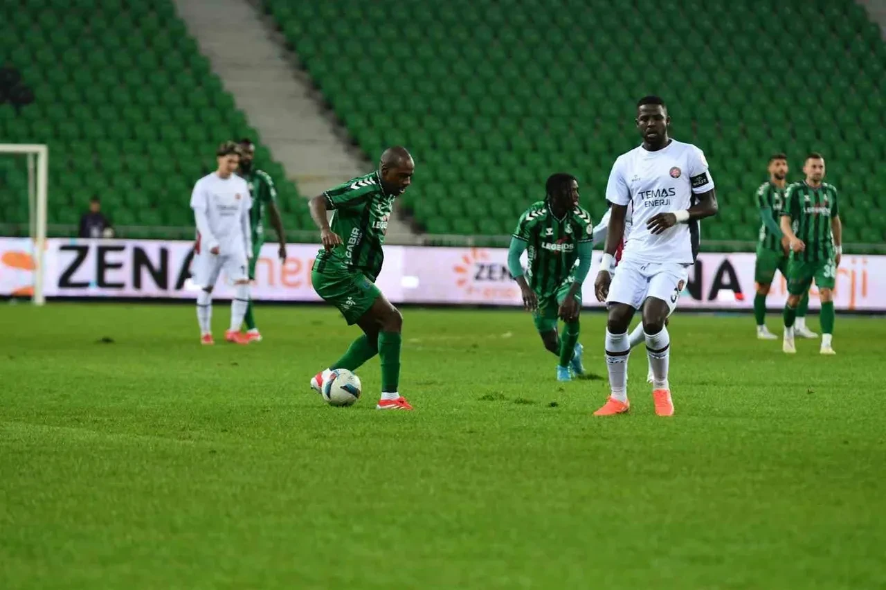 Kocaelispor Sakaryaspor maçı hangi kanalda, nereden izleneceği belli oldu! Karşılaşma canlı ve şifresiz yayınlanacak