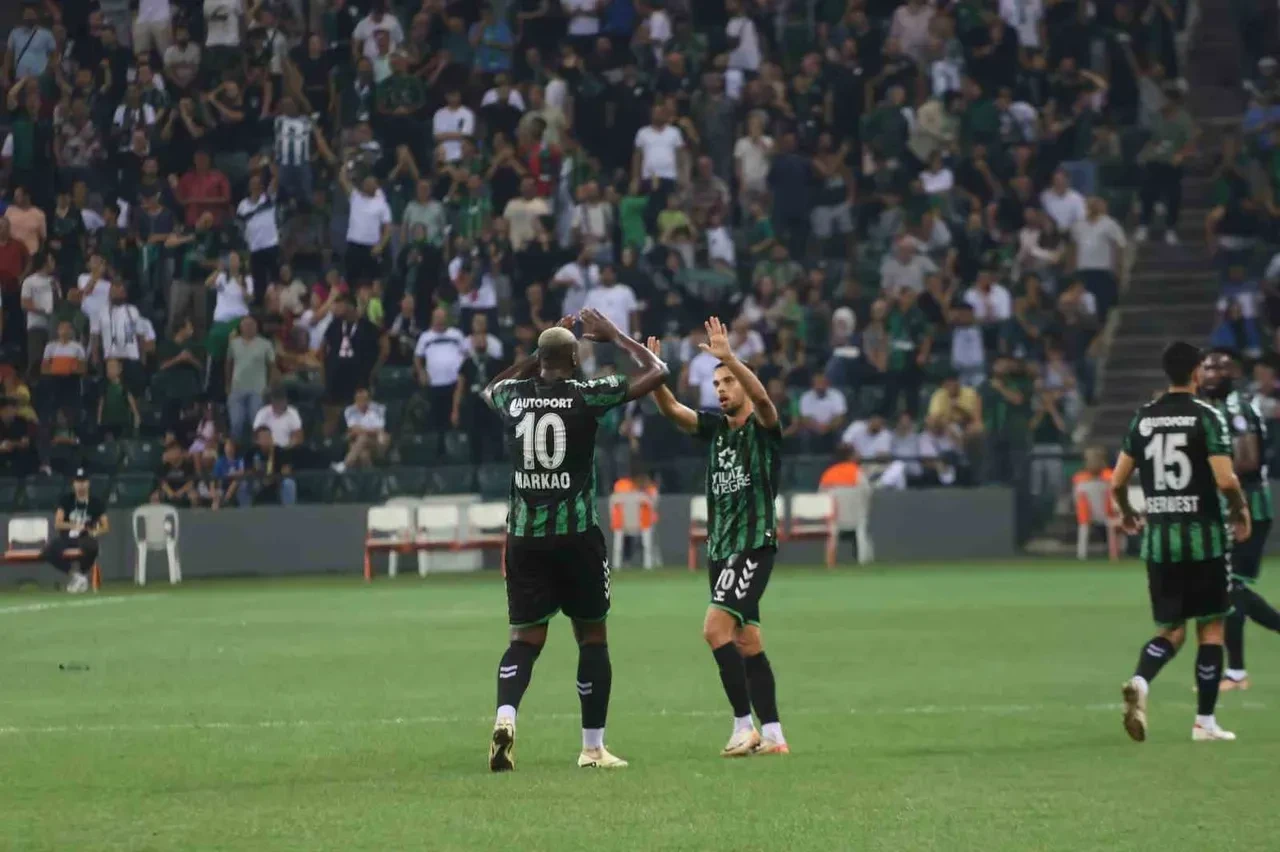 Kocaelispor Sakaryaspor maçı hangi kanalda, nereden izleneceği belli oldu! Karşılaşma canlı ve şifresiz yayınlanacak