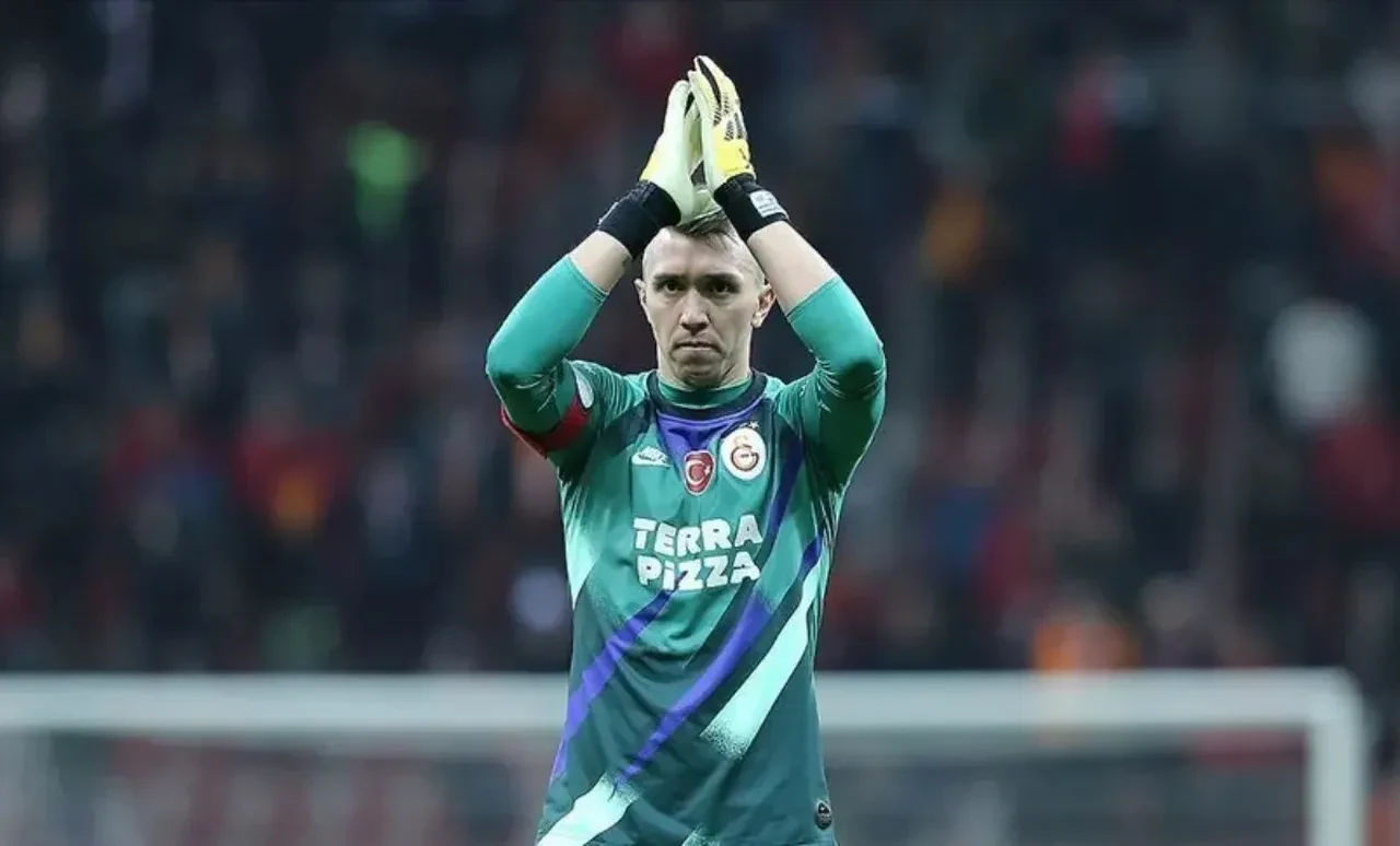  Muslera gidiyor, Sırp devi geliyor! Bu kez İtalyan basını yazdı
