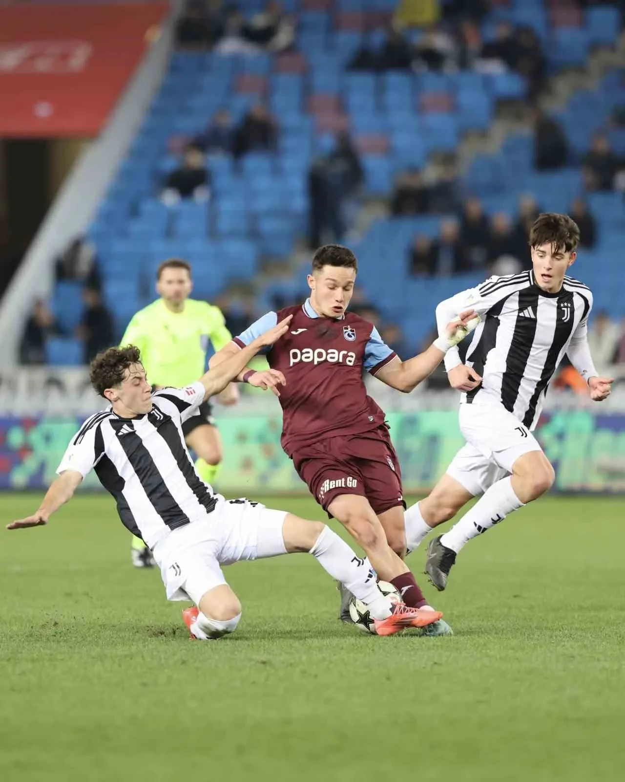 Trabzonspor U19 maçı ne zaman, saat kaçta, hangi kanalda? Inter U19 karşılaşmasının canlı nereden izleneceği duyuruldu