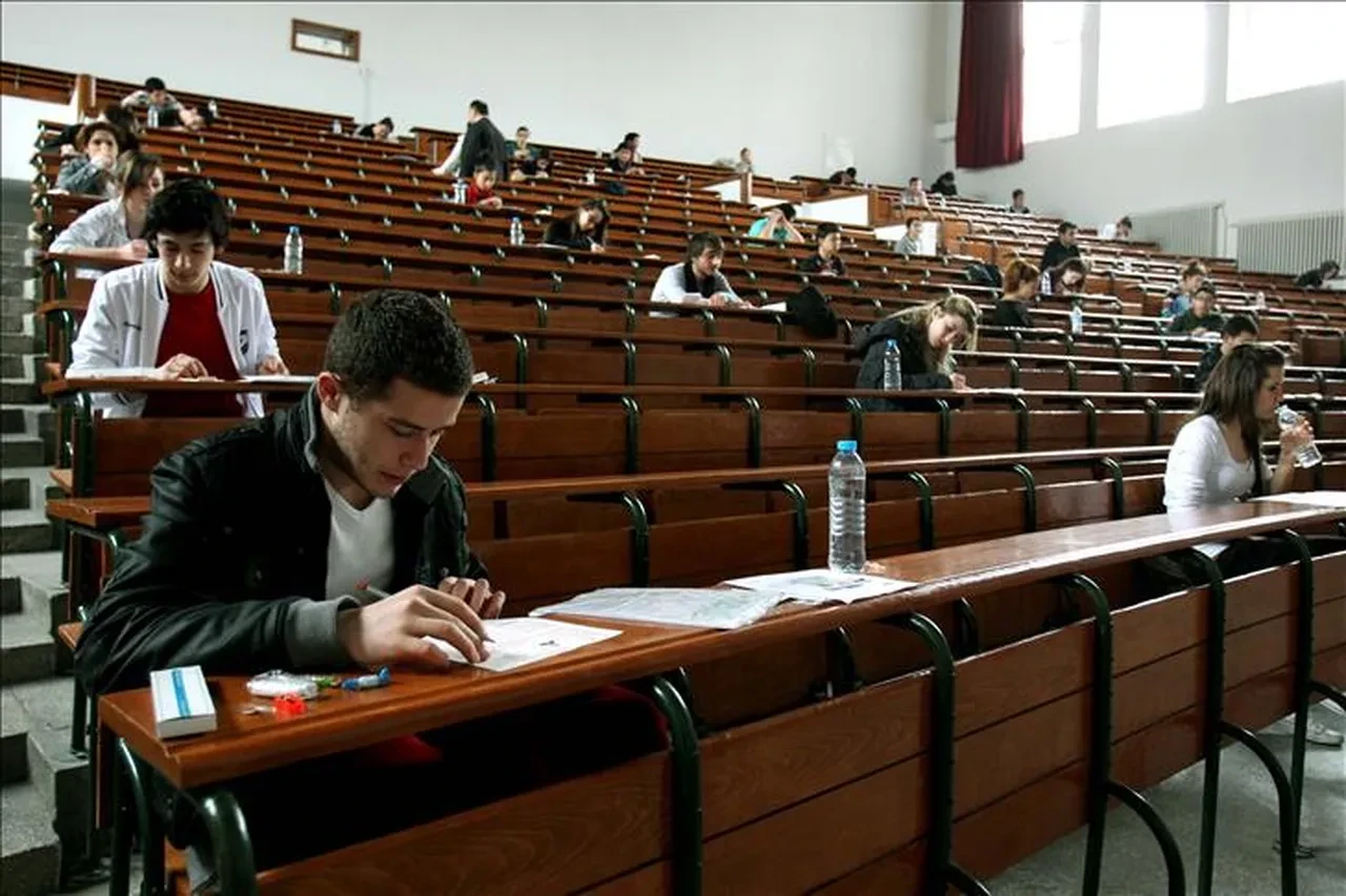 Üniversiteler tatil mi? Bayramdan sonra 2, 3 ve 4 Nisan tarihlerinde üniversitelerin eğitim durumları gündeme geldi