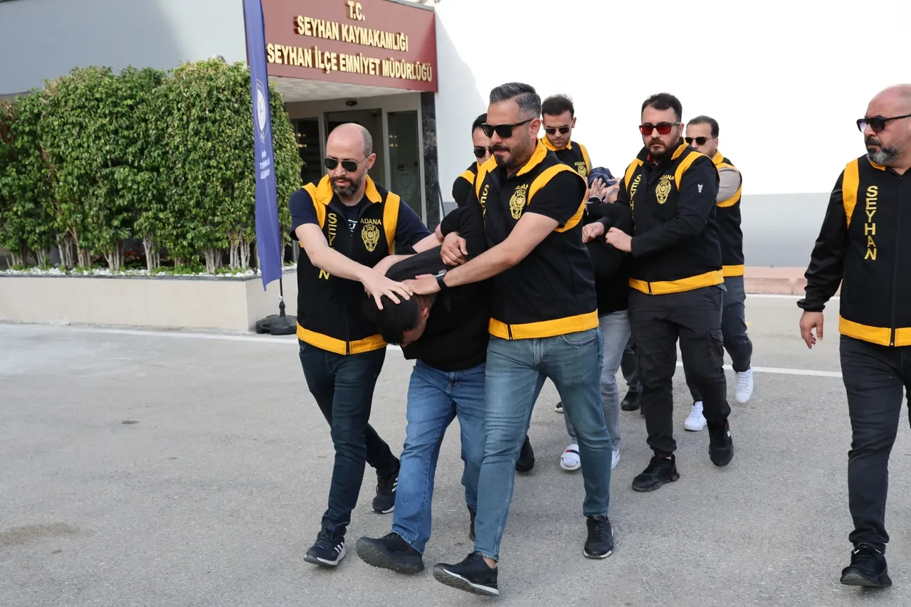 Vefa borcunu ödemek için tanımadığı şahsın evini kurşuna dizdi!